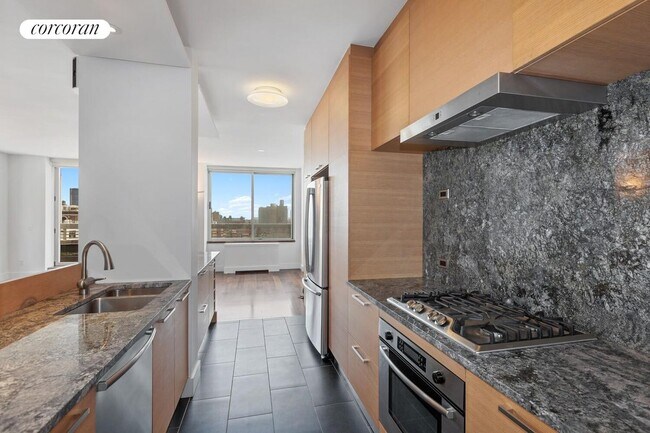 Photo - 170 E 87th St