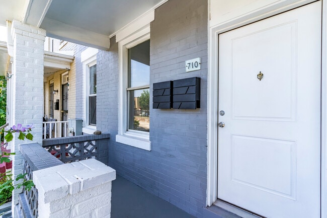 Photo - 710 Columbia Rd NW