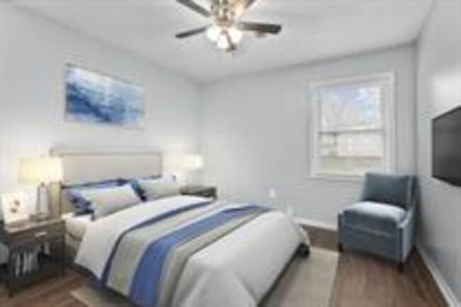 Photo - 400 NE Independence Ave