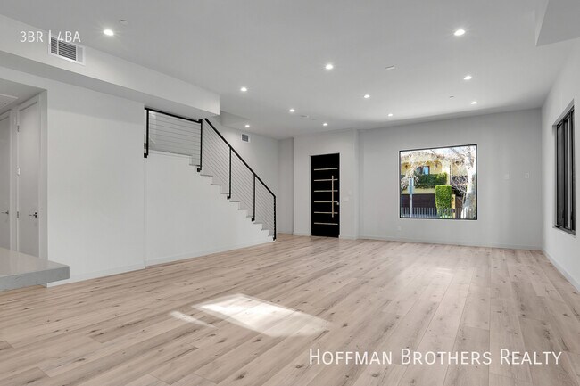 Photo - 816 N Orange Dr