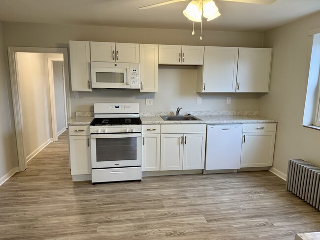 Building Photo - 521 Broadway Ave Unit Floor 2 Rental