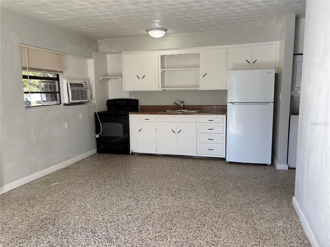 Photo - 219 21st St E