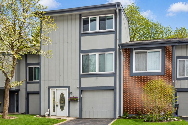 Building Photo - 493 Shadow Lake Bay