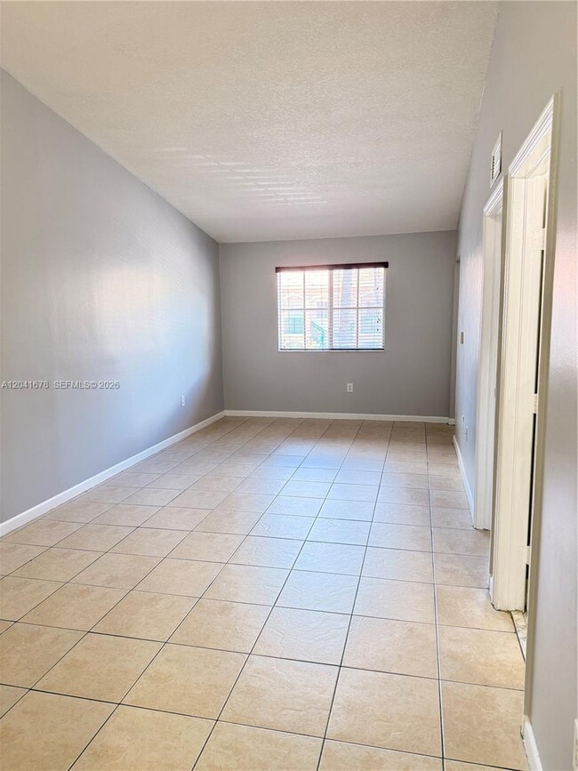 Photo - 2930 SE 12th Rd Unidad 205-31