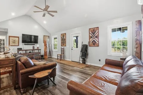 Photo - 145 S Lovers Ln