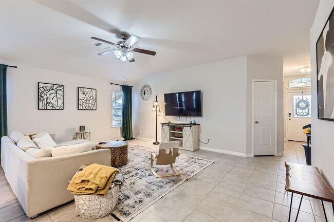 Photo - 236 Cinnamon Lp