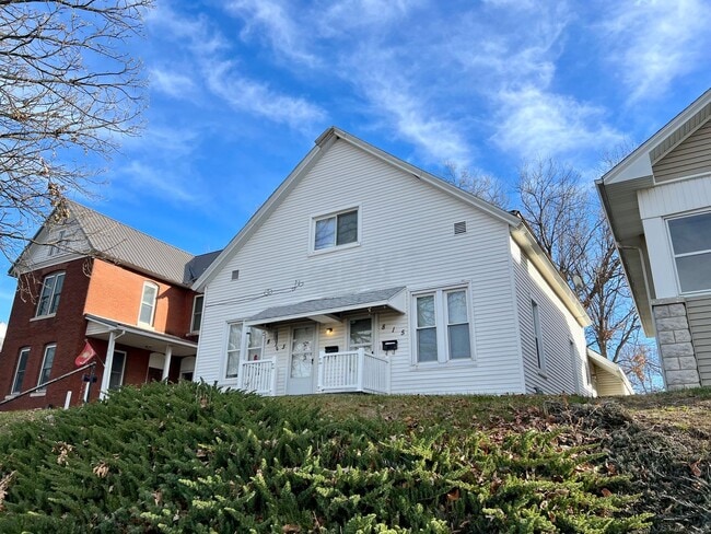 Building Photo - 813-815 S. 14th Unit 815 S. 14th