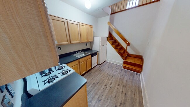 Building Photo - 1725 Spruce St Unit 5