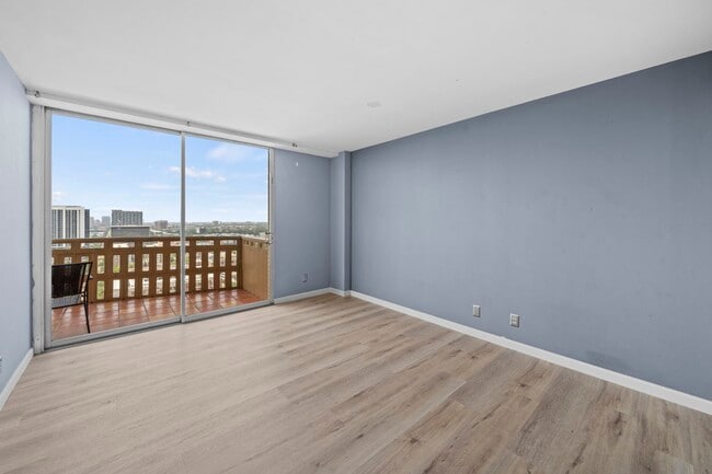 Photo - 2016 Main St Unit 2302
