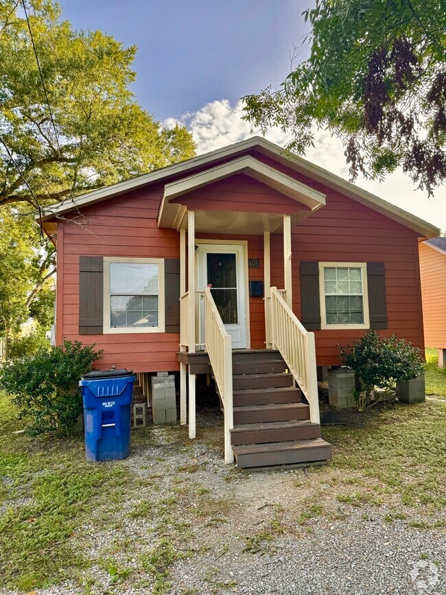Building Photo - 405 E Spruce St Rental