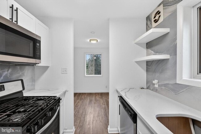 Building Photo - 4570 MacArthur Blvd NW Unit 208