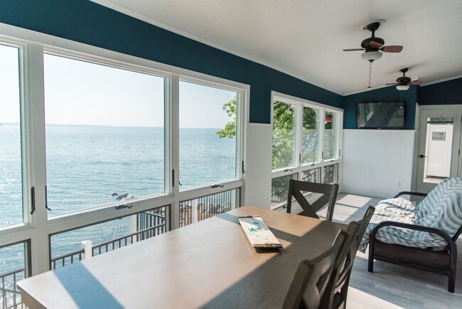 Building Photo - 7633 S West Bay Shore Dr