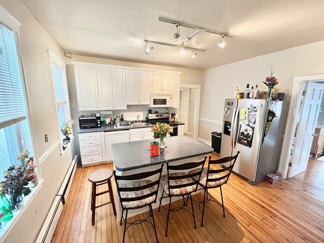 Building Photo - 19 Sachem St