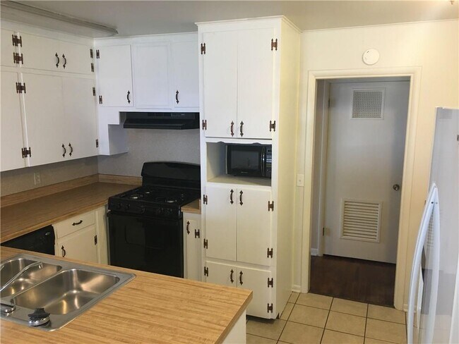 Photo - 101 E 1st St