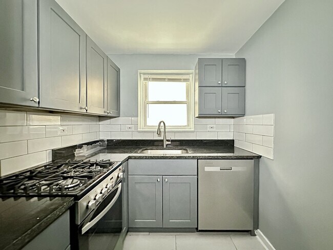 Photo - 6725 N California Ave Unit SG