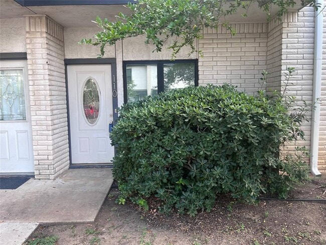 Building Photo - 1307 Kinney Ave Unit 110