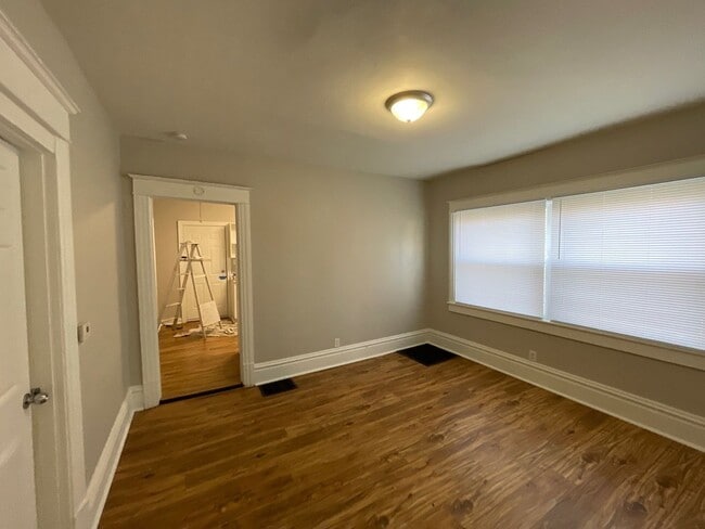 Building Photo - 3 Bedroom 1 Bathroom Home