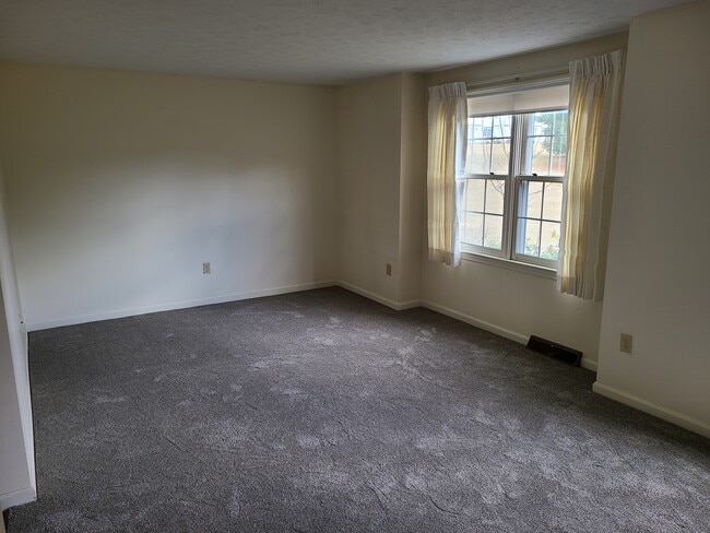 Photo - 48 Lochmere Ln