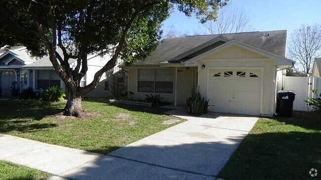 Building Photo - Beautiful Fenced in 3/2 Rental