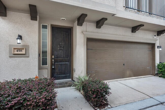 Photo - 458 N Live Oak St