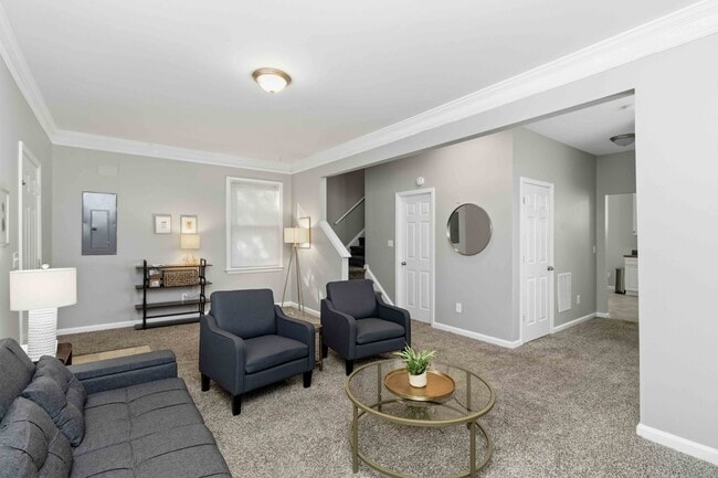 Photo - 639 Ira St SW