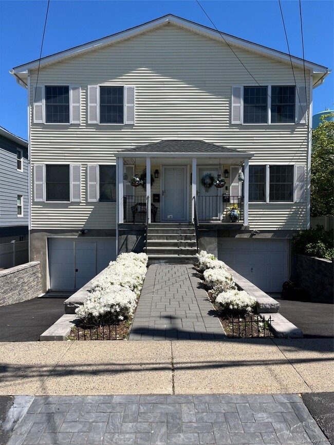 Building Photo - 222 Lakeview Ave