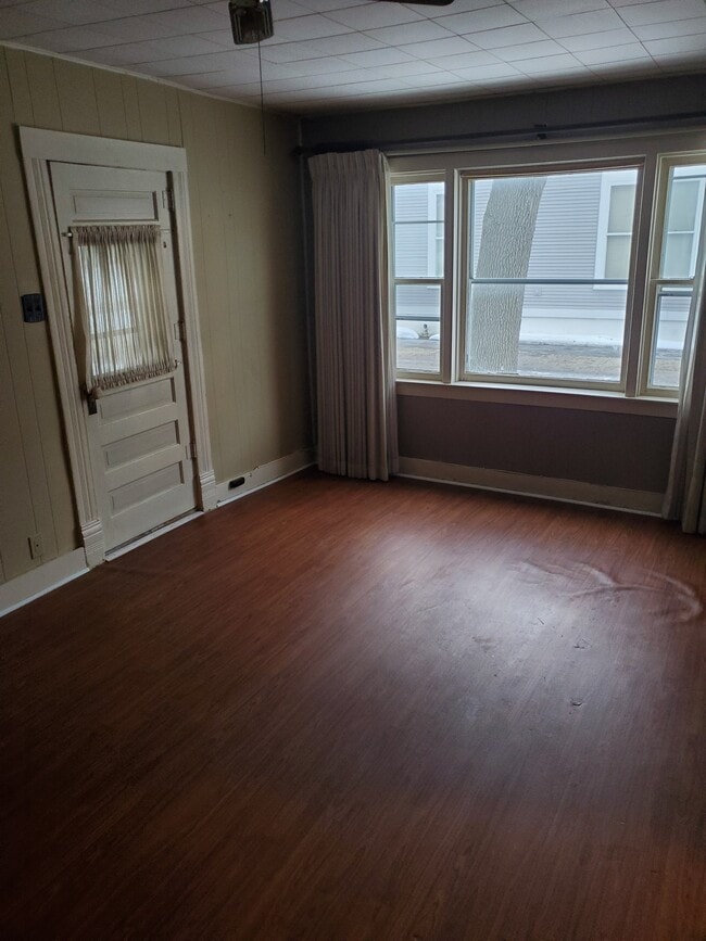 Building Photo - 716 6th Ave Rental