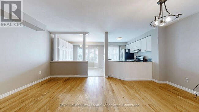 Photo - 3285 Apricot St