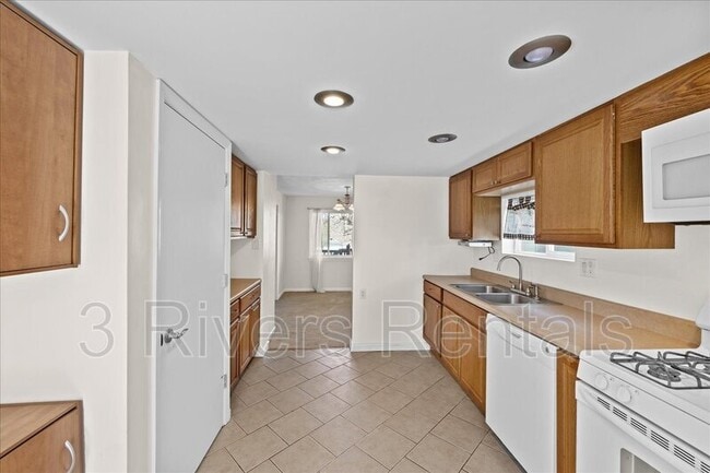 Photo - 1339 Rutherford Ave