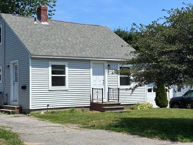 Building Photo - 121 Wellington Rd