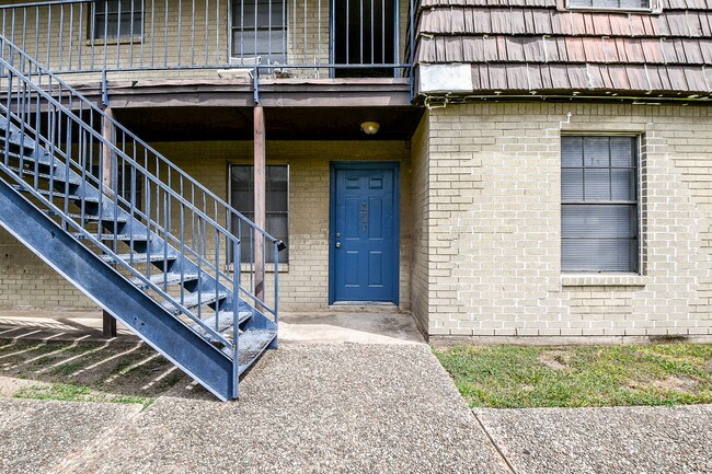 Photo - 1526 East Ave Unit 203