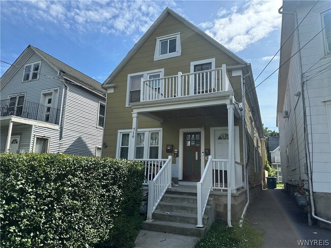 Building Photo - 716 West Ave