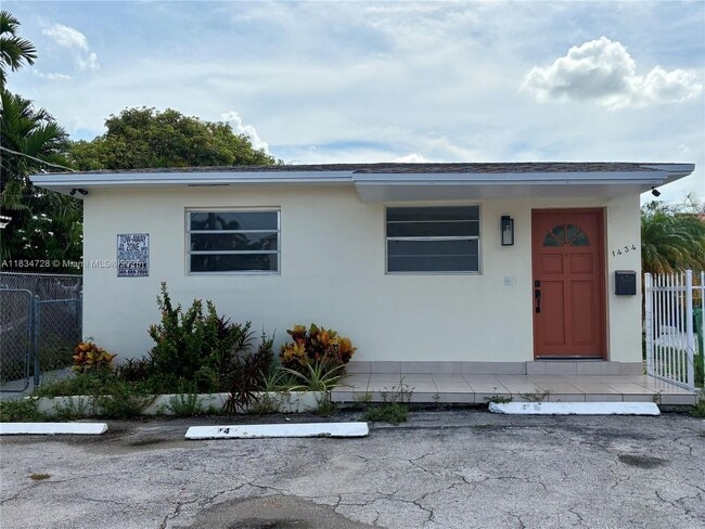 Building Photo - 1434 SW 22nd Ave Unit 1434-1434 Rental