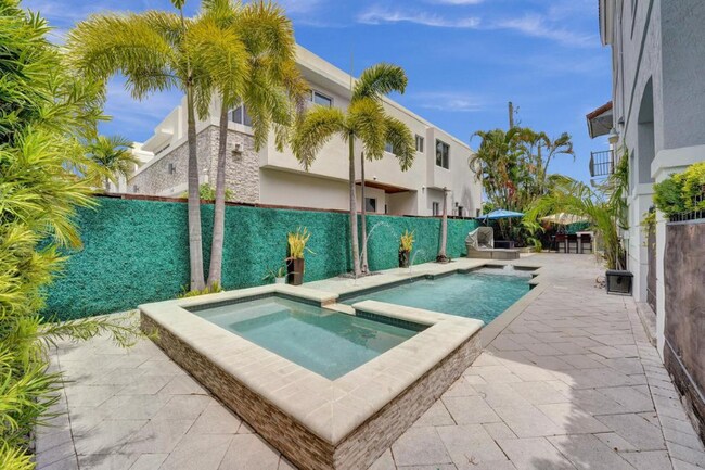 Photo - 2515 NE 18th St