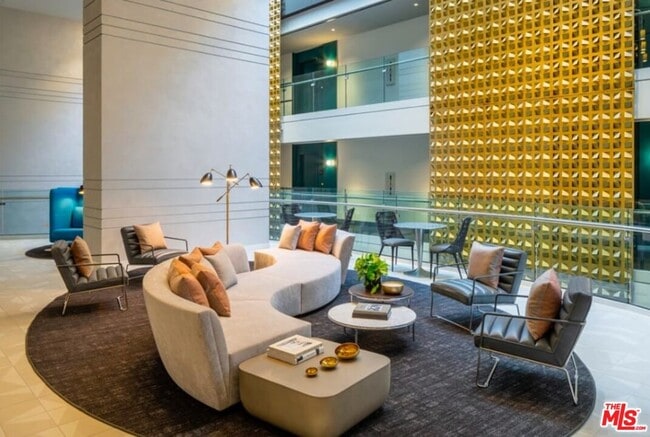 Photo - 400 S Broadway Unidad 502