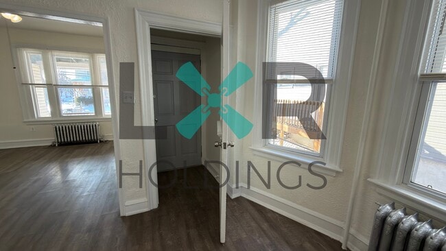 Photo - 917 Pembroke Ave