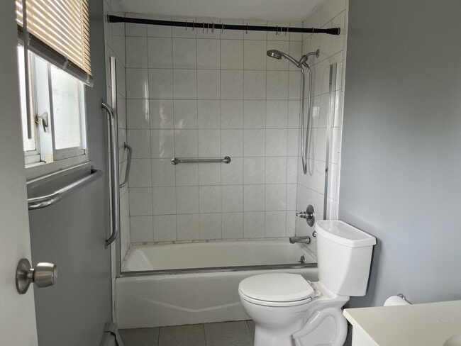 Photo - 212 Bellerose Ave Townhome