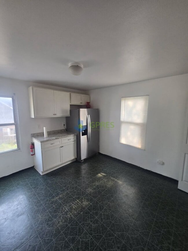 Photo - 641 Linden Ave Unit Apartment B