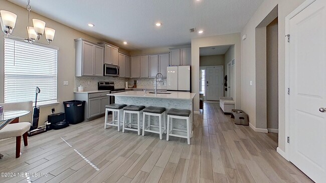 Photo - 10887 Ventnor Ave