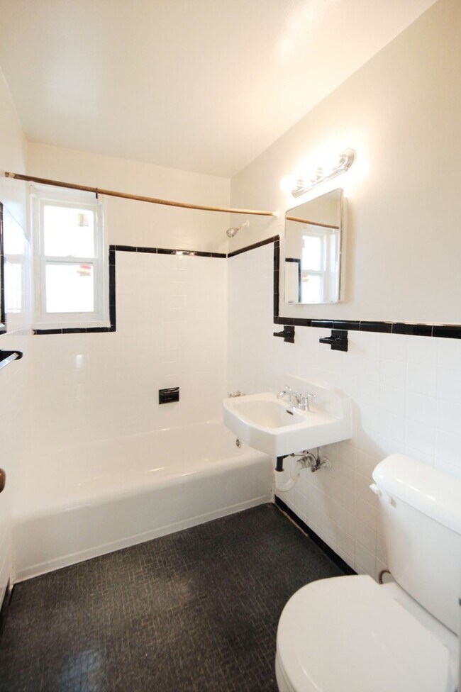 Photo - 806 Longfellow Street NW