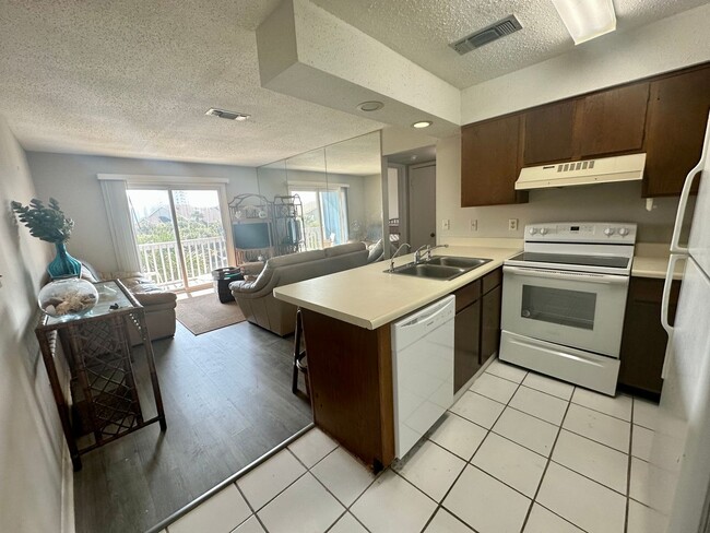 Photo - 1B/1B  Furnished Condo Across the Street f... Unidad 12