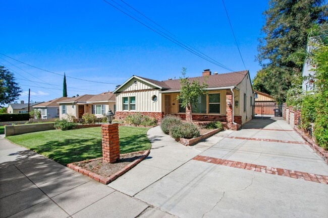 Building Photo - Rose Dr Duplex Unit 12409 Rose Dr