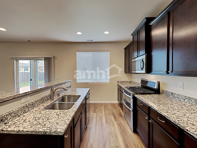 Photo - 2665 Link Ave