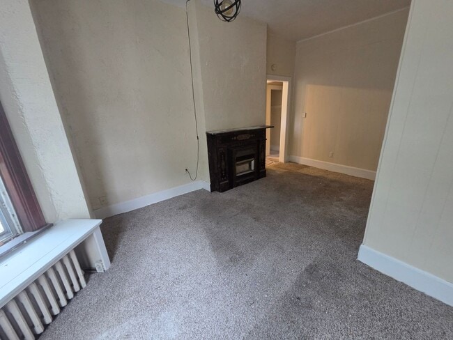262 W 21st St