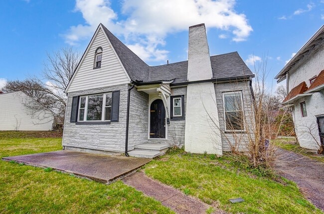 Building Photo - Cozy 3 bedroom w/backyard