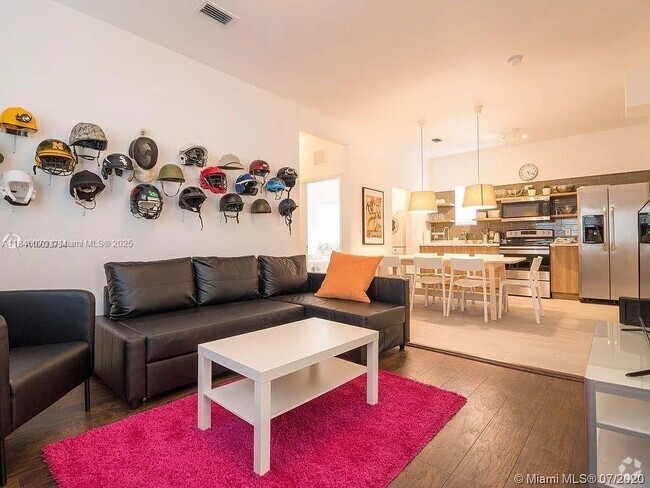 Building Photo - 920 SW 9th St Unit A Rental