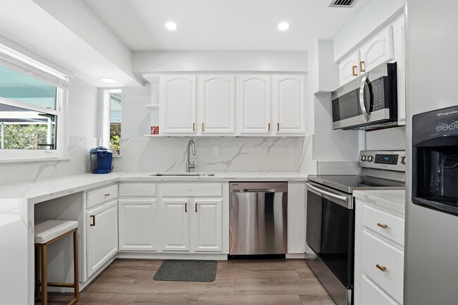 Photo - 4502 Parrot Ave