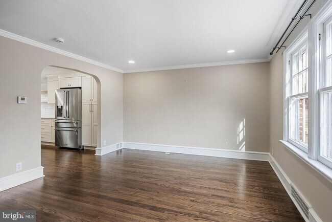 Photo - 113 W Albertson Ave