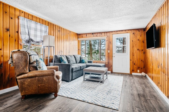 Photo - 586 Applegate Dr