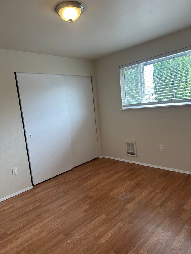 Photo - 313 W Woodworth St Unidad 01